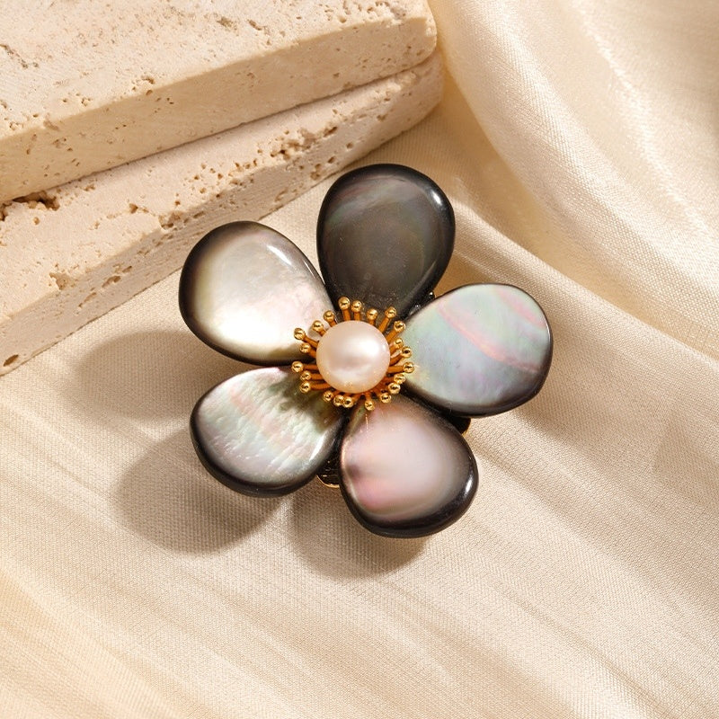 Shell Petal Brooch — Smoke Five-Petal